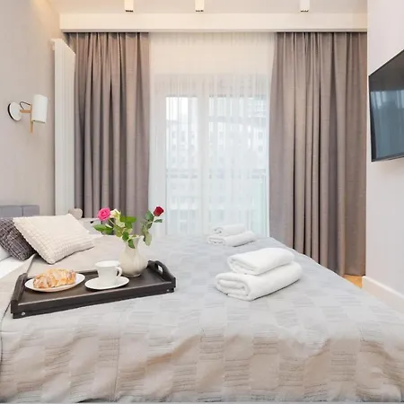 Aparthotel Mennica - Center By Renters Warsaw