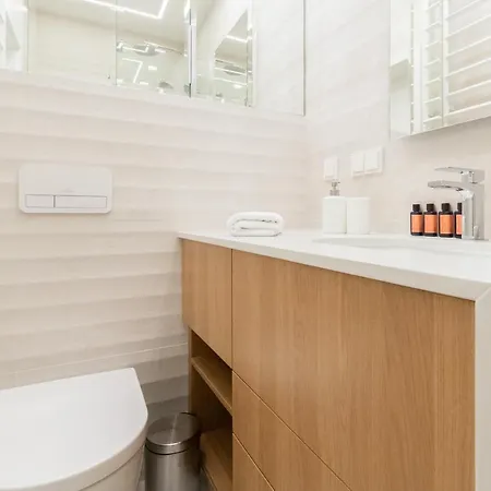 Lägenhetshotell Mennica - Center By Renters Warszawa